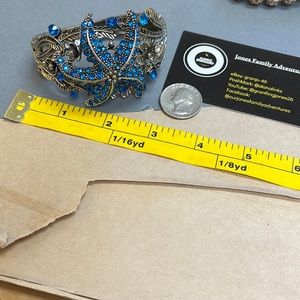 Bright blue gem starfish, floral, spring closure bangle, silver/pewter metal